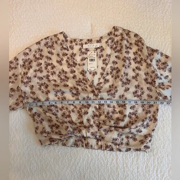 ASTR The Label Floral Blouse - Picture 7 of 10